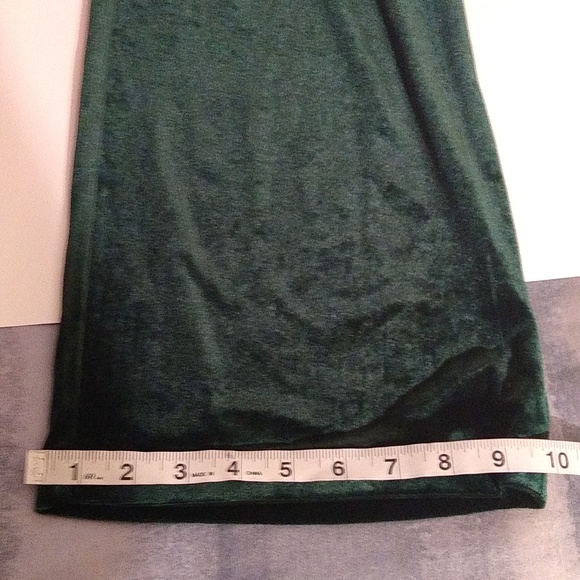 Amyenjoylife green lightweight velvet look jumpsuit size small - Picture 7 of 9